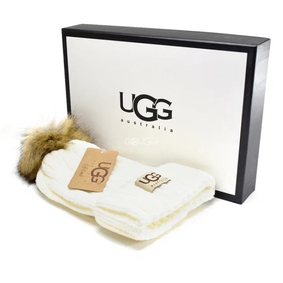 UGG Cap White